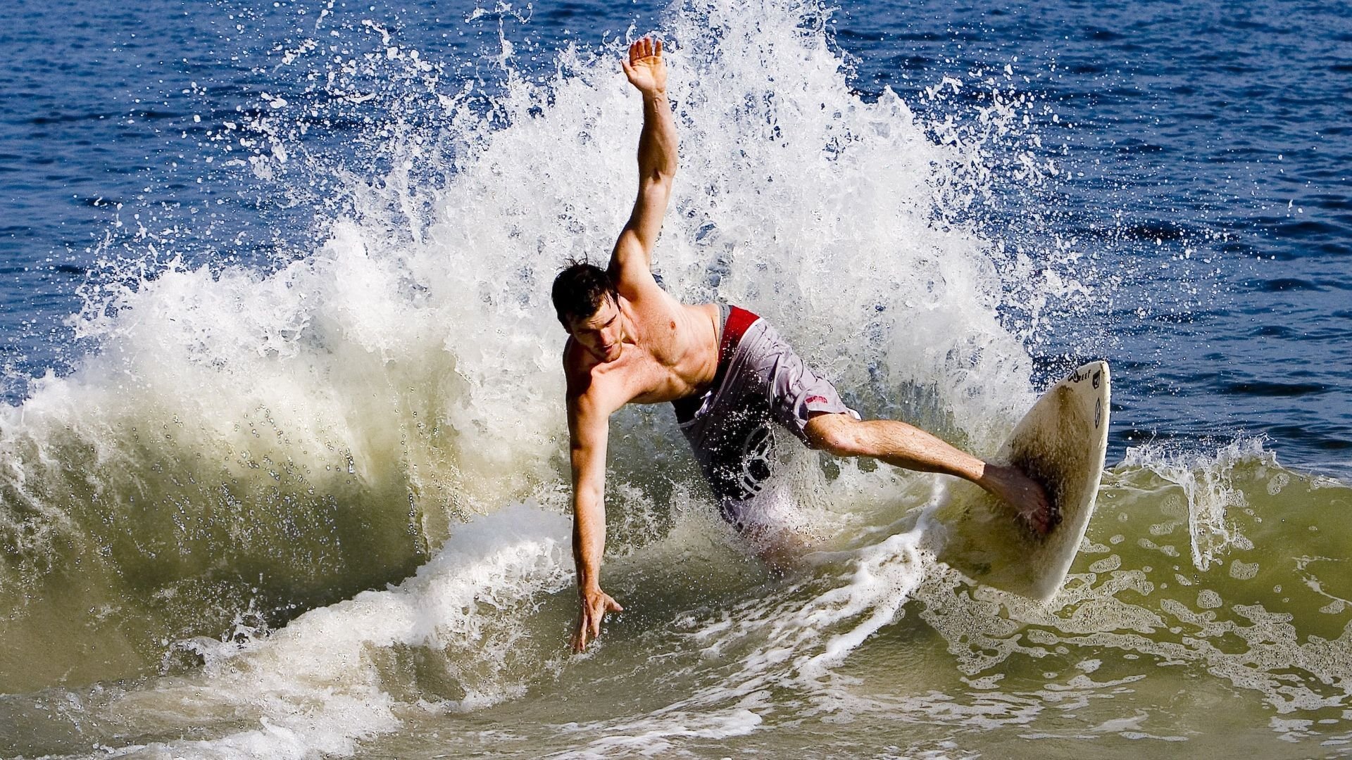 熊猫体育app-冰封猎鹰，克莱式防守铸就辽宁末节胜利密码