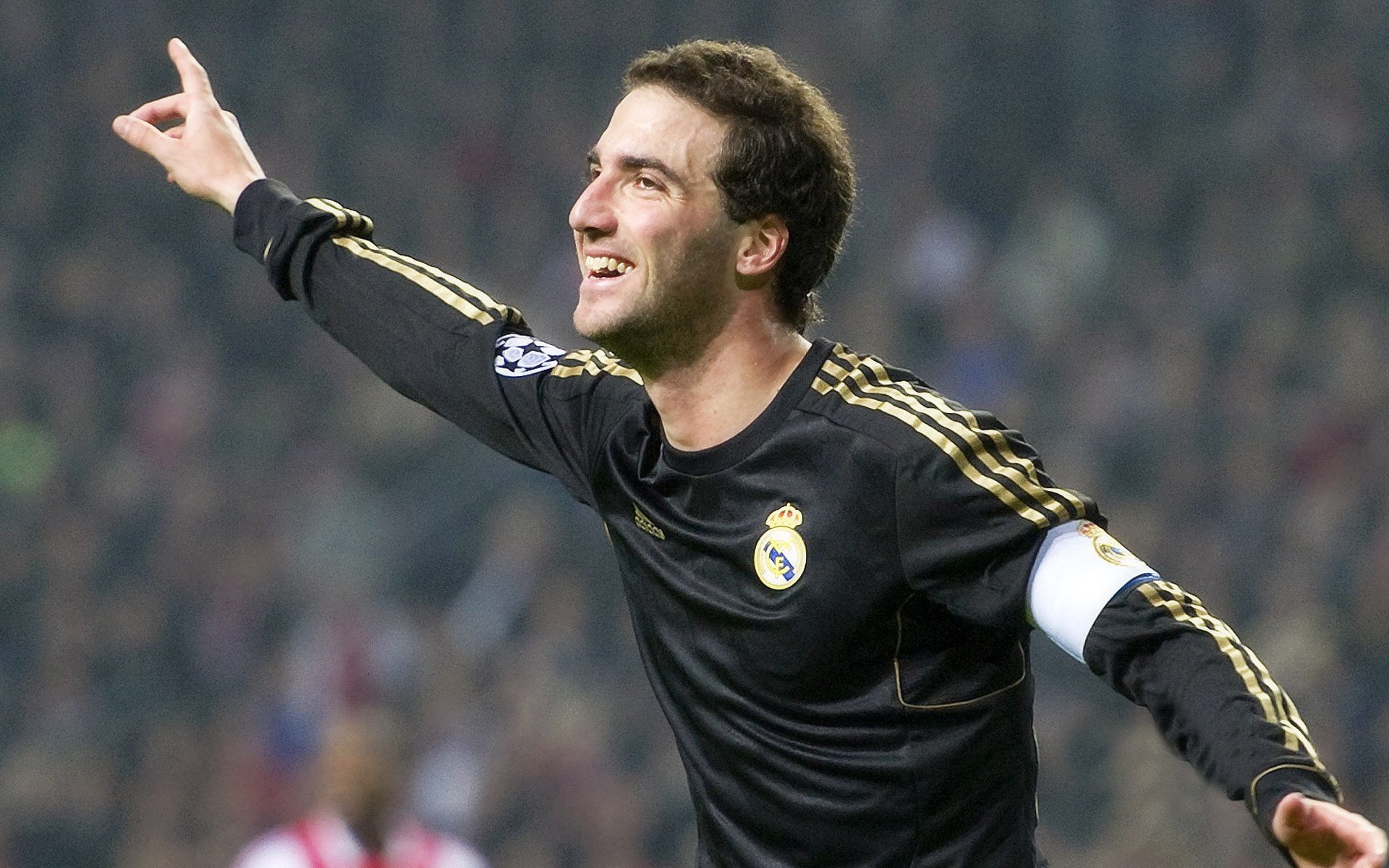 鹈鹕展翅击溃绿军，克莱欧冠半决赛接管比赛，跨越体育疆界的统治力